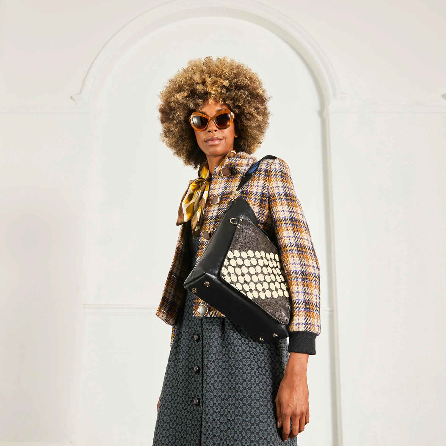 Carrymax Bucket Bag - Black Cream Flower - Image 2