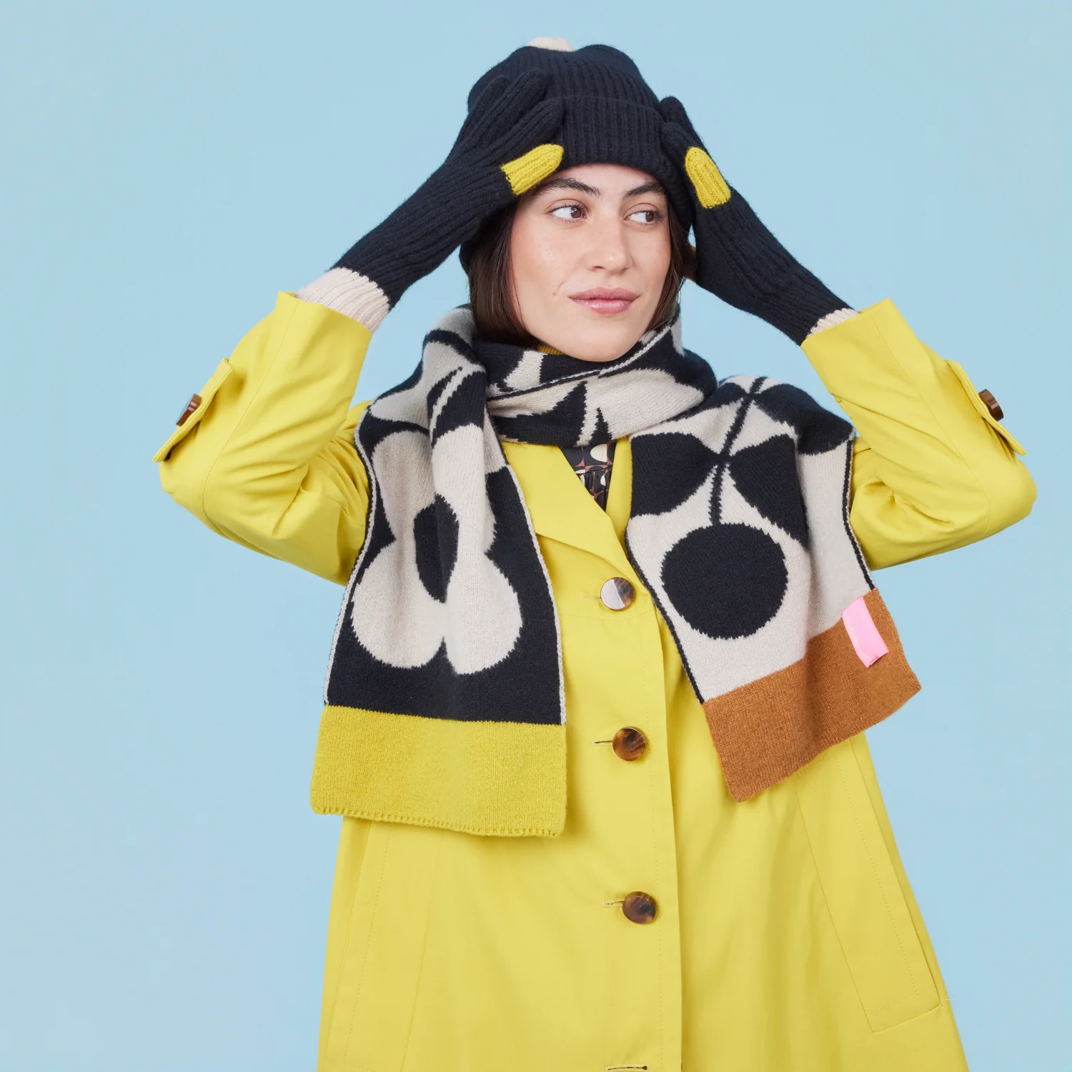 Colour Pop Wool Gloves - Cream Black - Image 4