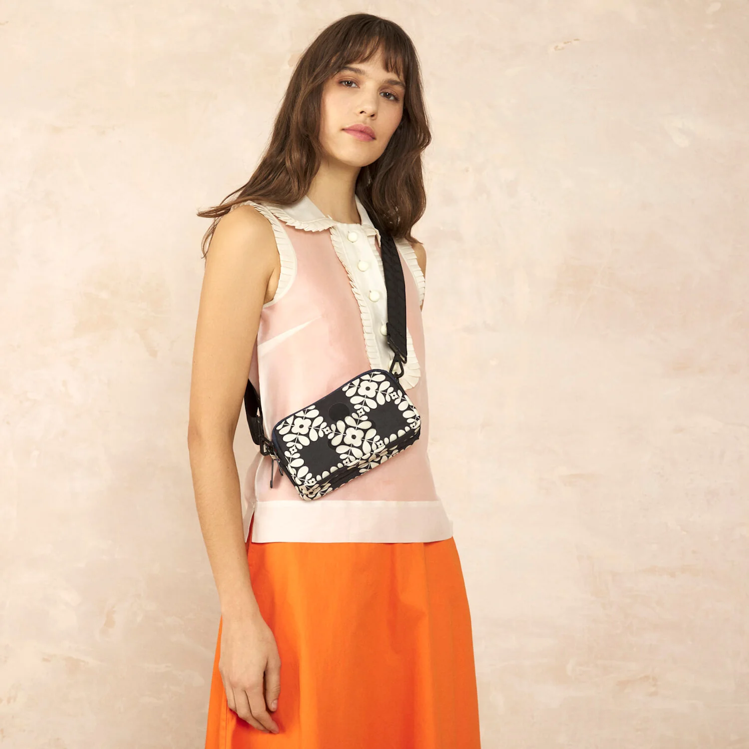Tripod Crossbody - Lattice Flower Tile Onyx - Image 2